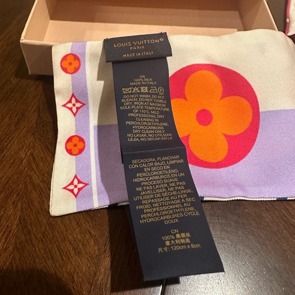 LOUIS VUITTON SCARF MONOGRAM SILK BLACK LOGO BEANIE M77675 NEW - Picture 6 of 13